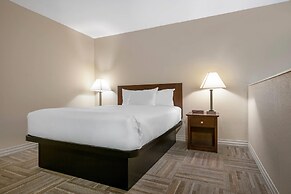Econo Lodge Inn & Suites