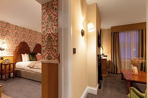 The Drayton Court Hotel