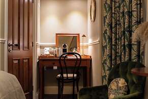 The Drayton Court Hotel