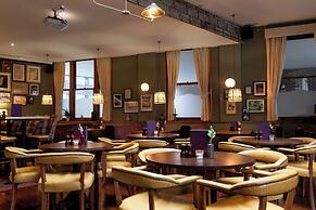 The Drayton Court Hotel