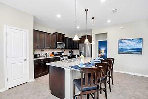 Spacious, Perfect Home for Orlando Getaway, Large Pool and Gameroom! #