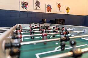 Spacious, Perfect Home for Orlando Getaway, Large Pool and Gameroom! #