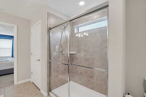 Spacious, Perfect Home for Orlando Getaway, Large Pool and Gameroom! #