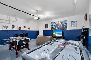 Spacious, Perfect Home for Orlando Getaway, Large Pool and Gameroom! #