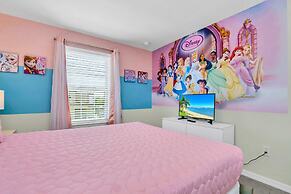 Spacious, Perfect Home for Orlando Getaway, Large Pool and Gameroom! #