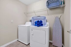 Spacious, Perfect Home for Orlando Getaway, Large Pool and Gameroom! #