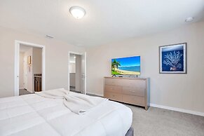 Spacious, Perfect Home for Orlando Getaway, Large Pool and Gameroom! #