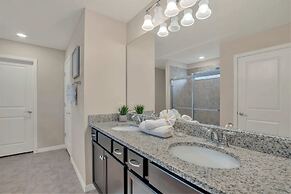 Spacious, Perfect Home for Orlando Getaway, Large Pool and Gameroom! #