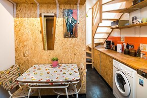 Cute House IN Soho - Full AC, Quiet and Unique