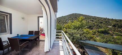 A4 - Modern apt w. Terrace, 3 min Walk to Beach