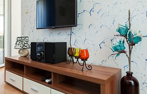 A4 - Modern apt w. Terrace, 3 min Walk to Beach