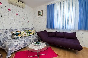 A4 - Modern apt w. Terrace, 3 min Walk to Beach