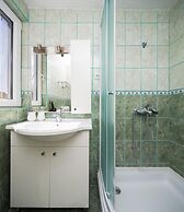 A4 - Modern apt w. Terrace, 3 min Walk to Beach