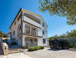 A4 - Modern apt w. Terrace, 3 min Walk to Beach