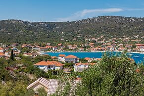 A4 - Modern apt w. Terrace, 3 min Walk to Beach