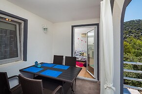A4 - Modern apt w. Terrace, 3 min Walk to Beach