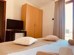 Room in Guest Room - Linc Rooms & Apartments