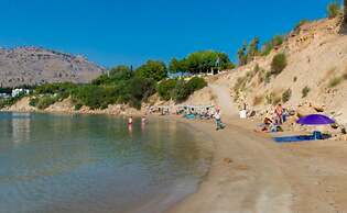 Room in Studio - Rock Garden Apartments - 2 Steps From the Beach