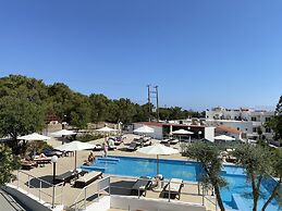 Room in Studio - Rock Garden Apartments - 2 Steps From the Beach