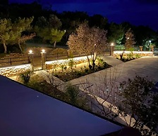 Room in Studio - Rock Garden Apartments - 2 Steps From the Beach