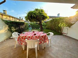 Townhouse With Garden and Shared Pool
