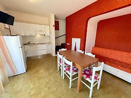 Townhouse With Garden and Shared Pool