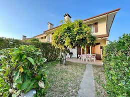 Townhouse With Garden and Shared Pool