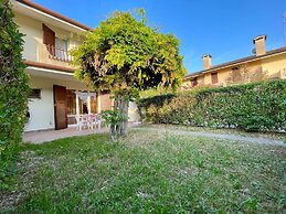 Townhouse With Garden and Shared Pool