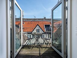 Sanders Regent Adorable 1 Bdr Apt w Terrace