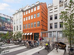 Sanders Regent Adorable 1 Bdr Apt w Terrace