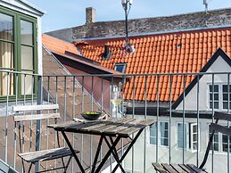 Sanders Regent Adorable 1 Bdr Apt w Terrace