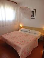 Beautiful Villa With Garden and Pool for 8 People