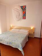 Beautiful Villa With Garden and Pool for 8 People