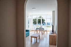 Apartment on the First Line of Samil Beach and With Frontal Views of t