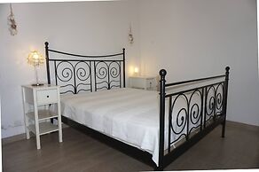 Villa in Front of the Pedestrian Area With Pool