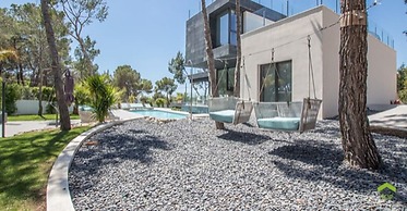 Spectacular Holiday Home With Private Pool Near the sea