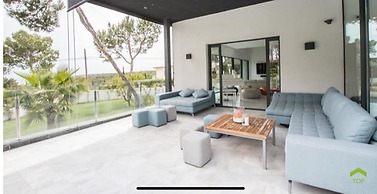 Spectacular Holiday Home With Private Pool Near the sea