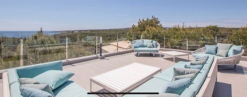 Spectacular Holiday Home With Private Pool Near the sea