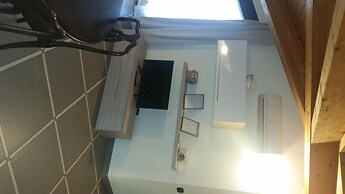 Comfortable Attic With Parking Space in the Town of Chiavari Num001