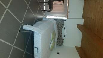 Comfortable Attic With Parking Space in the Town of Chiavari Num001