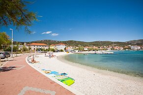 A5 - Modern apt With Terrace, 3 min Walk to Beach