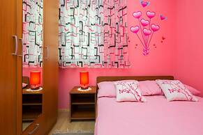 A5 - Modern apt With Terrace, 3 min Walk to Beach