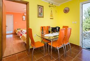 A5 - Modern apt With Terrace, 3 min Walk to Beach