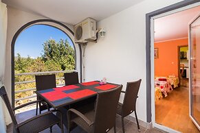 A5 - Modern apt With Terrace, 3 min Walk to Beach