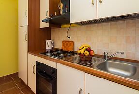 A5 - Modern apt With Terrace, 3 min Walk to Beach