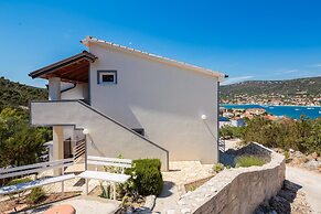 A5 - Modern apt With Terrace, 3 min Walk to Beach