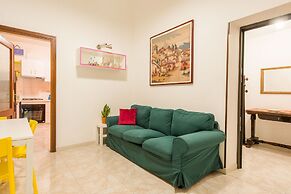 A due passi dal Teatro Politeama