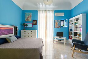 A due passi dal Teatro Politeama