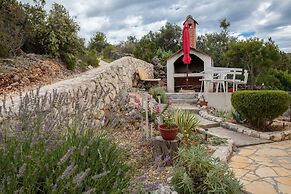 A8 - Modern apt With Terrace, 3 min Walk to Beach