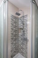 A8 - Modern apt With Terrace, 3 min Walk to Beach